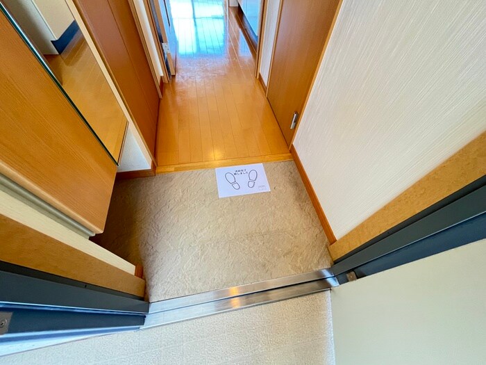 物件内観写真16　(玄関)