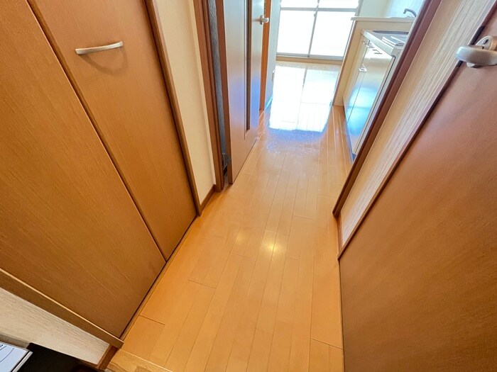 物件内観写真18　(廊下)