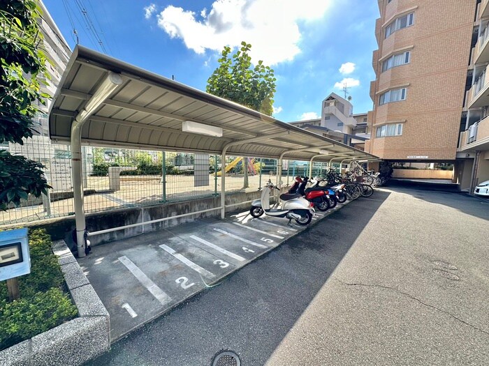 物件外観写真3　(駐輪場)