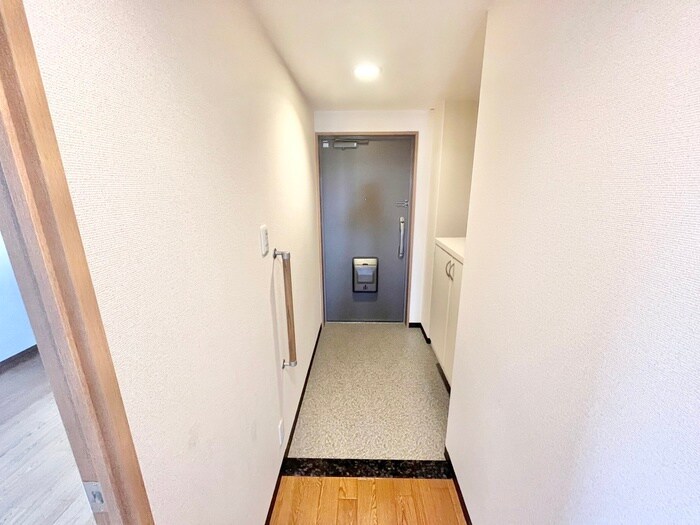 物件内観写真16　(玄関)