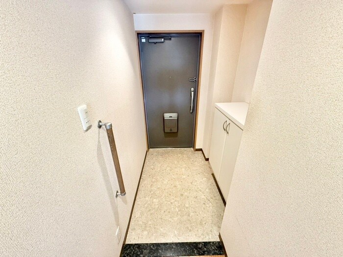物件内観写真16　(玄関)