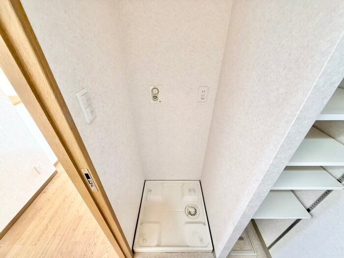 物件内観写真18　(洗濯機置場)
