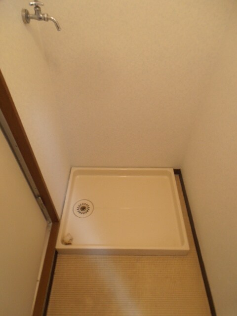 物件内観写真8　(洗濯機置場)