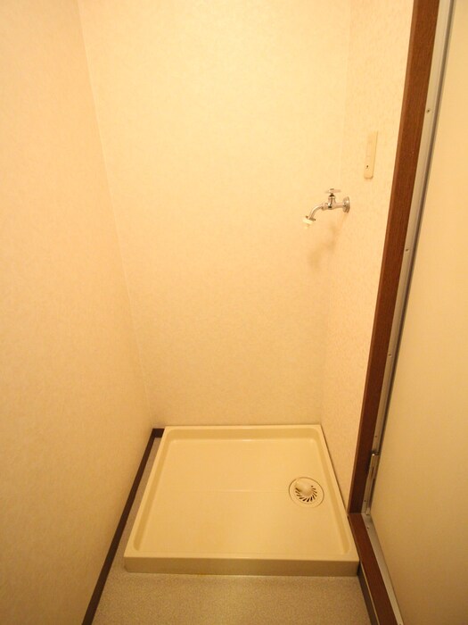 物件内観写真13　(洗濯機置場)