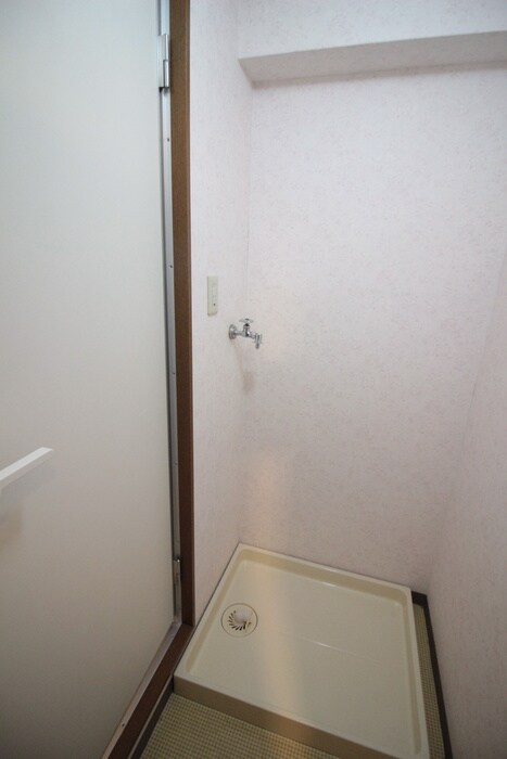 物件内観写真15　(洗濯機置場)