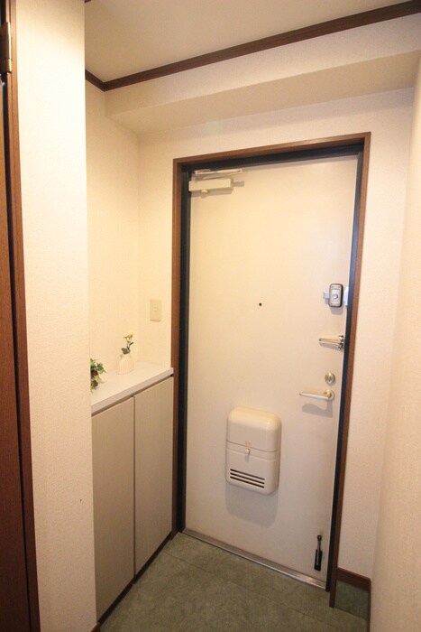物件内観写真16　(玄関)