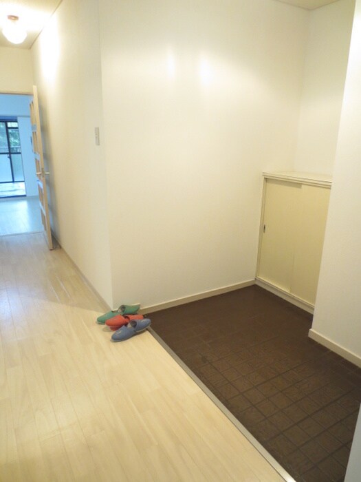 物件内観写真16　(玄関)