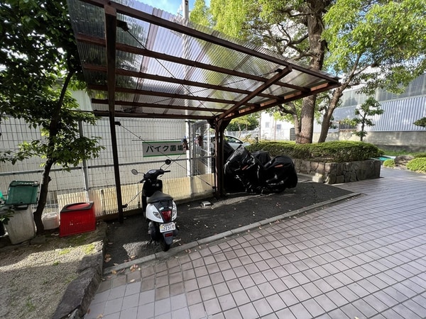 バイク置き場