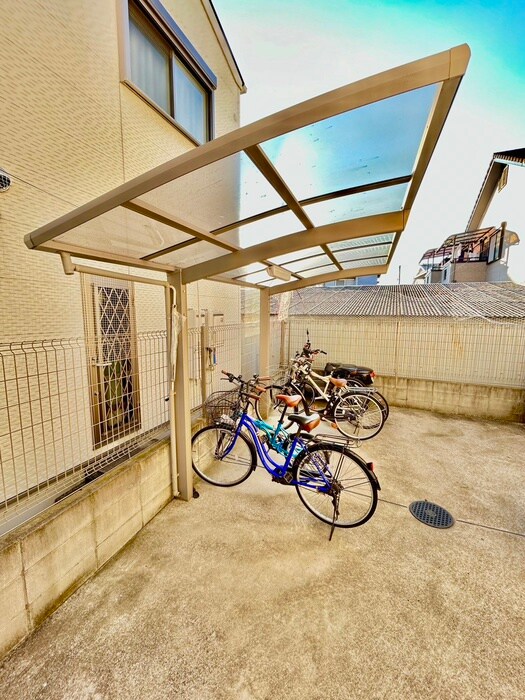 物件外観写真4　(駐輪場)