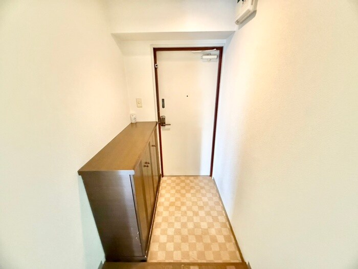 物件内観写真16　(玄関)
