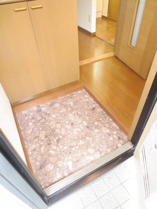 物件内観写真14　(玄関)