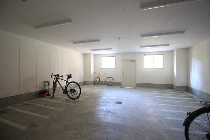 物件外観写真4　(駐輪場)