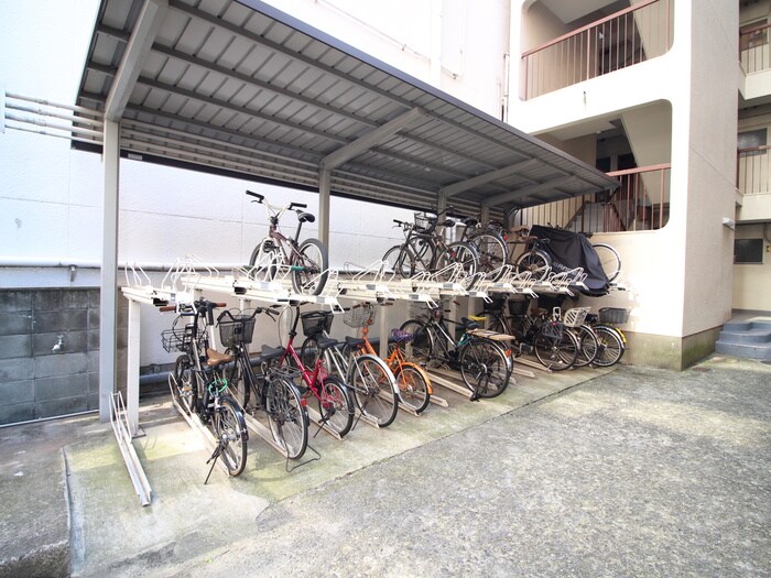 物件外観写真3　(駐輪場)
