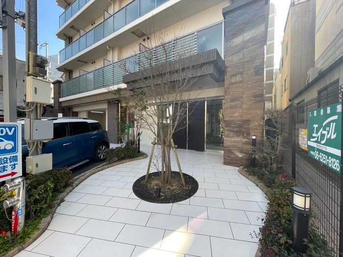 物件外観写真2　(エントランス部分)