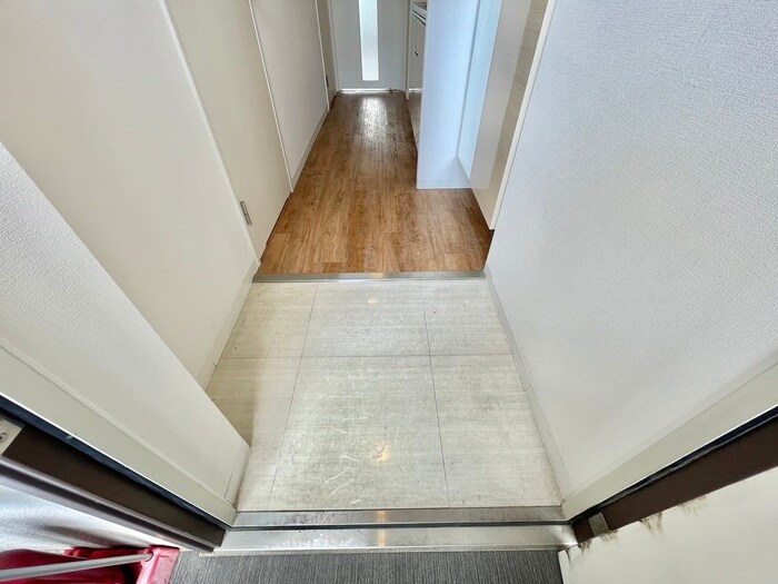 物件内観写真17　(玄関)