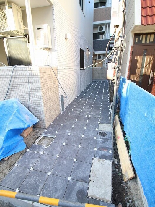 物件外観写真4　(建築中)