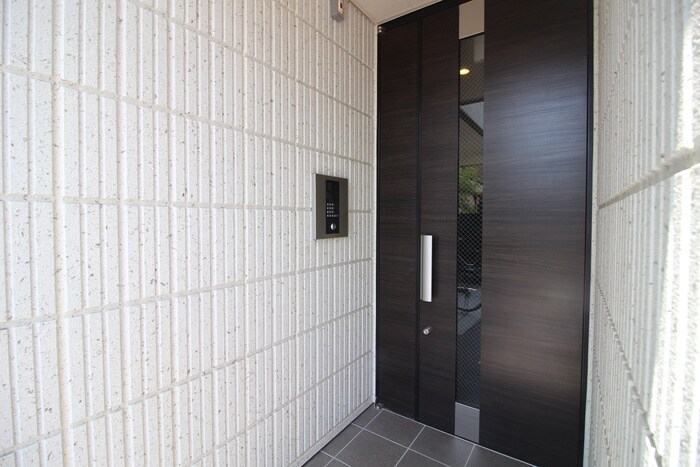 物件外観写真6　(エントランス部分)