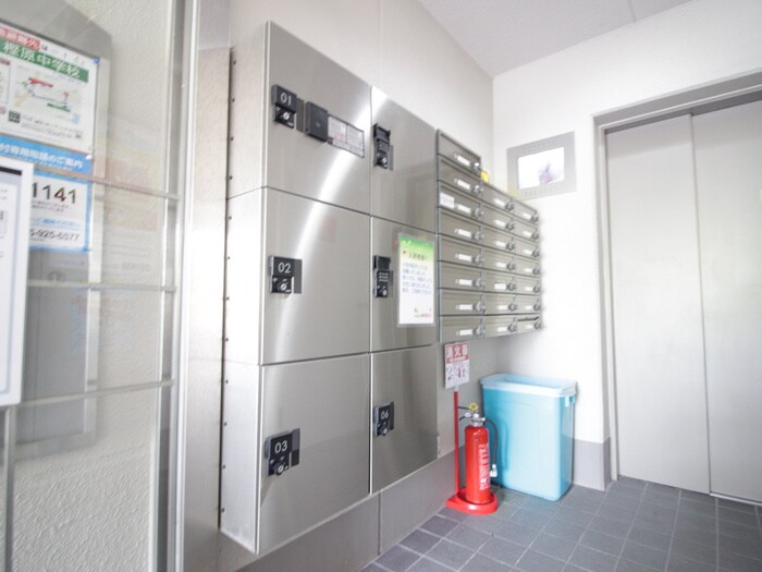 物件外観写真3　(エントランス部分)