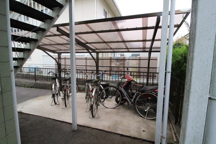 物件外観写真2　(駐輪場)