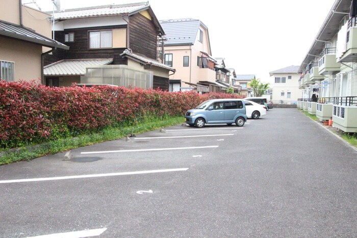 物件外観写真3　(駐車場)