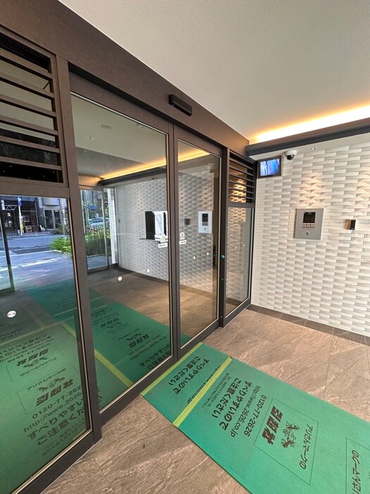 物件外観写真3　(エントランス部分)