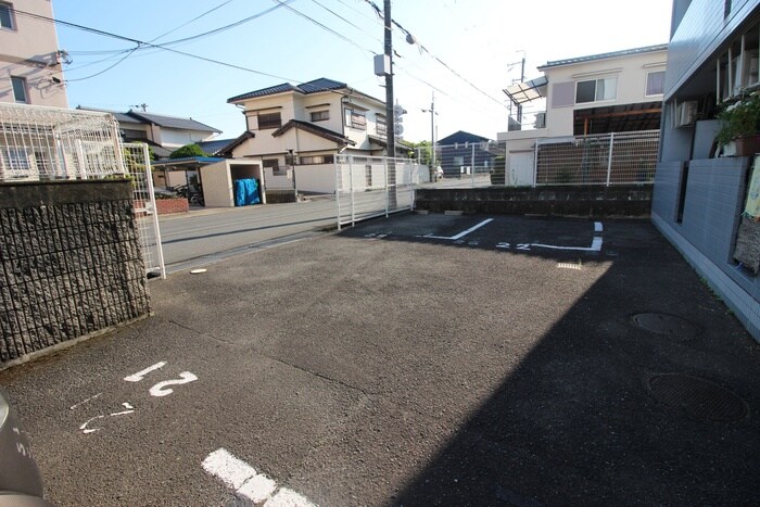 物件外観写真3　(駐車場)