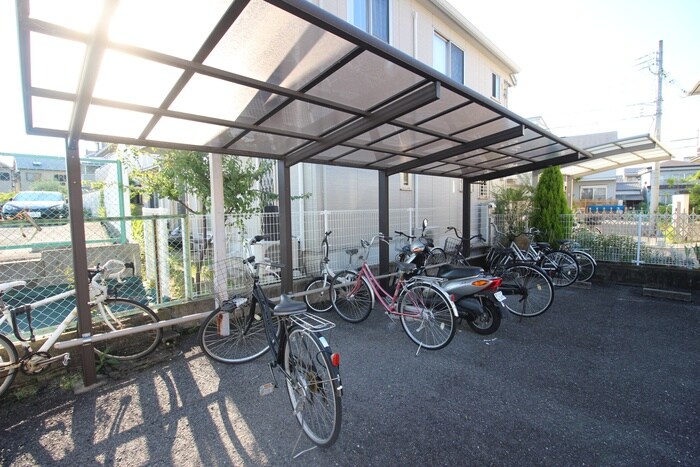 物件外観写真4　(駐輪場)