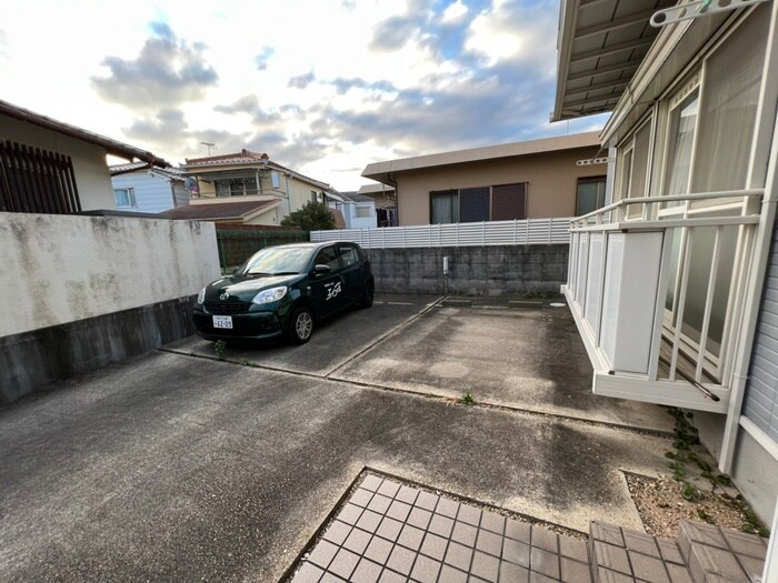 物件外観写真3　(駐車場)