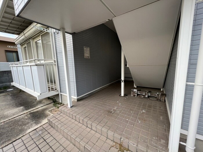 物件外観写真6　(エントランス部分)