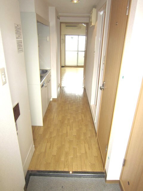 物件内観写真5　(玄関)