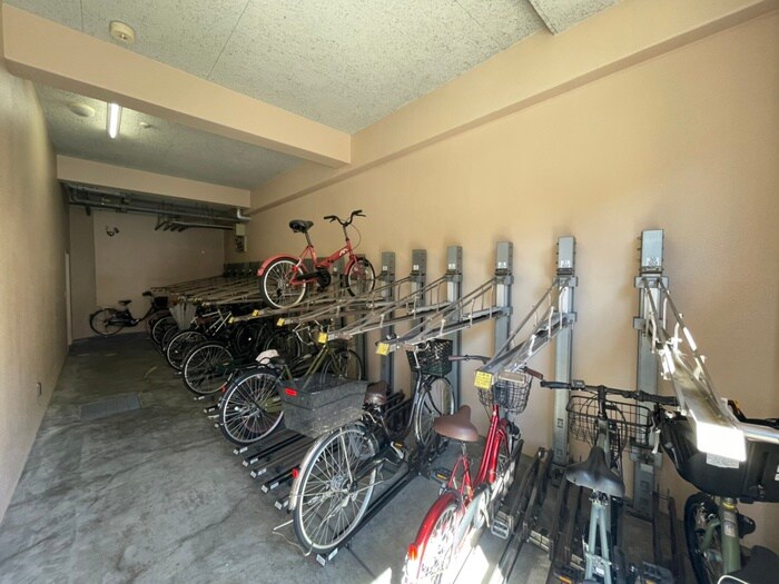 物件外観写真3　(駐輪場)