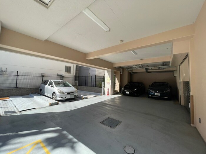 物件外観写真6　(駐車場)