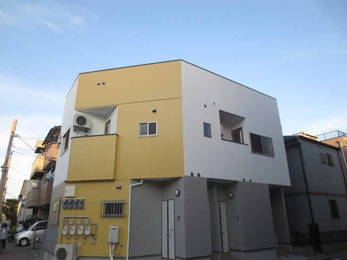 物件外観写真1　(エントランス部分)