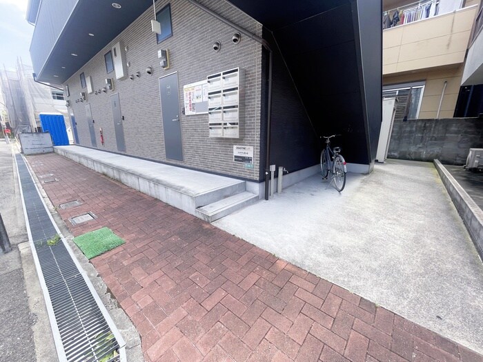 物件外観写真4　(エントランス部分)