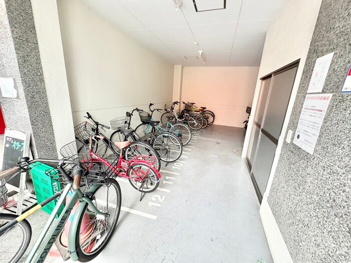 物件外観写真4　(駐輪場)