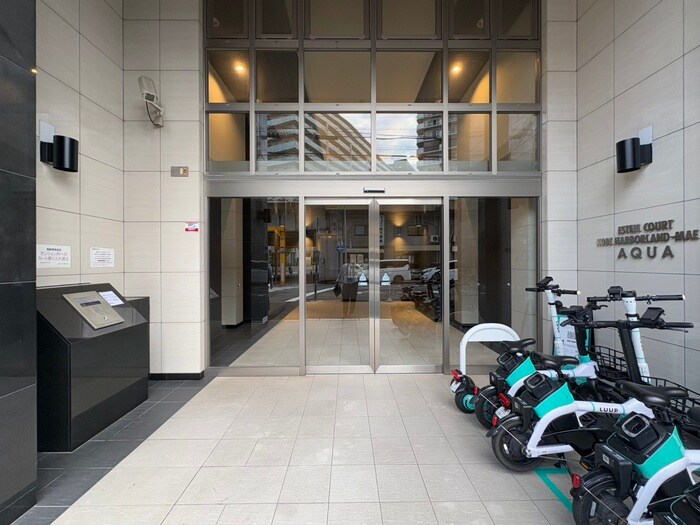 物件外観写真2　(エントランス部分)