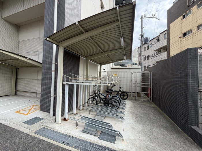 物件外観写真3　(駐輪場)