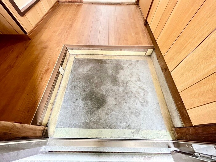 物件内観写真15　(玄関)