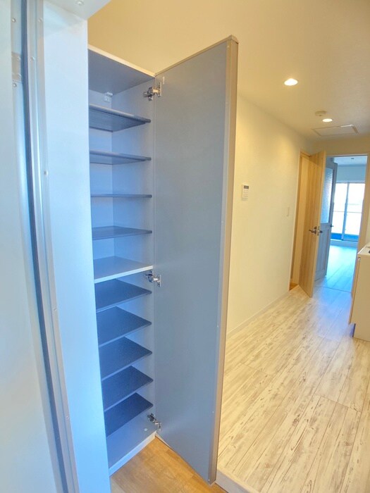 物件内観写真8　(靴箱)