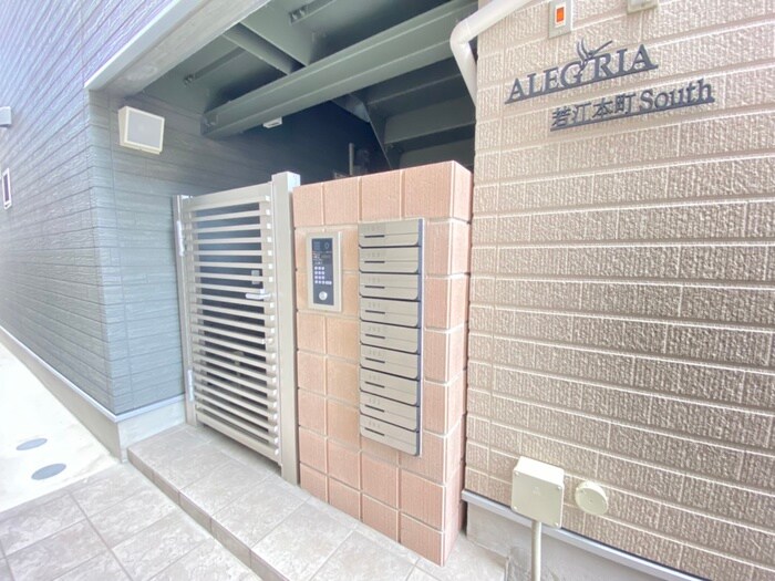 物件外観写真4　(エントランス部分)