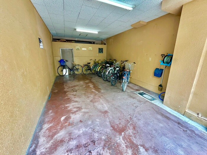 物件外観写真4　(駐輪場)