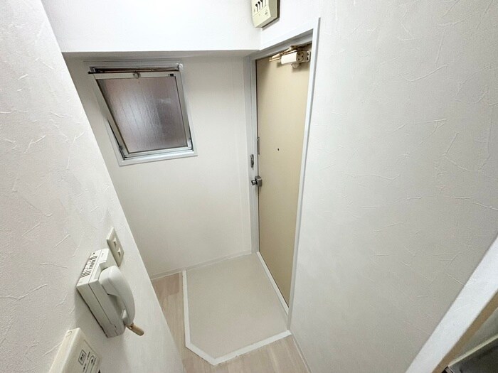 物件内観写真18　(玄関)