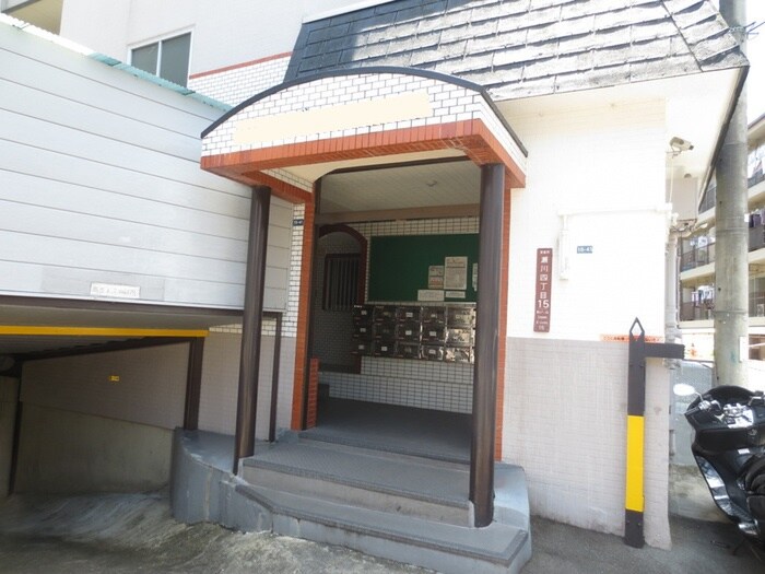 物件外観写真3　(エントランス部分)