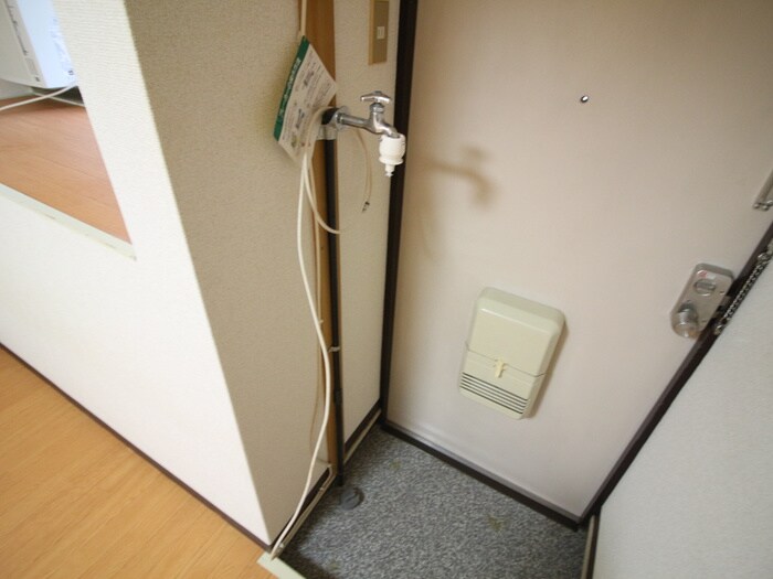 物件内観写真13　(洗濯機置場)