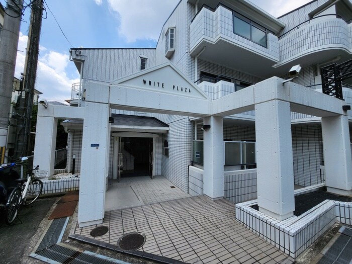 物件外観写真6　(エントランス部分)