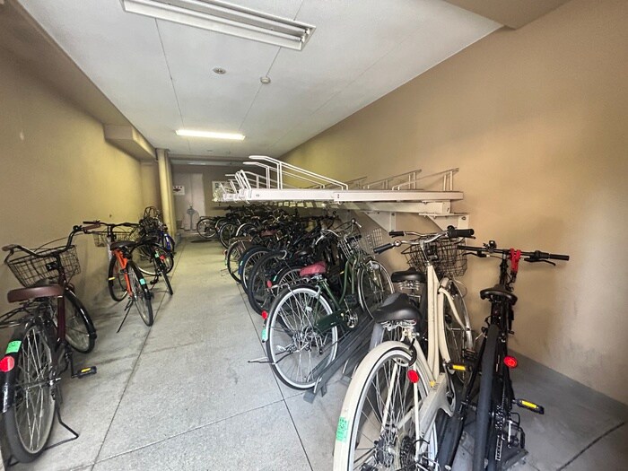物件外観写真4　(駐輪場)