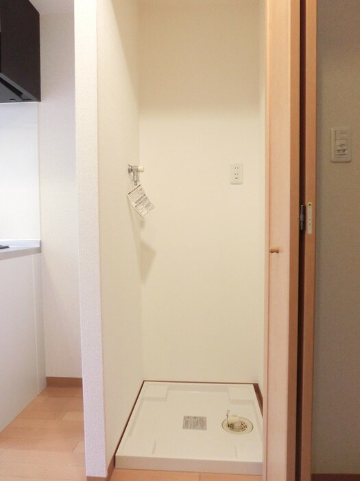 物件内観写真15　(洗濯機置場)