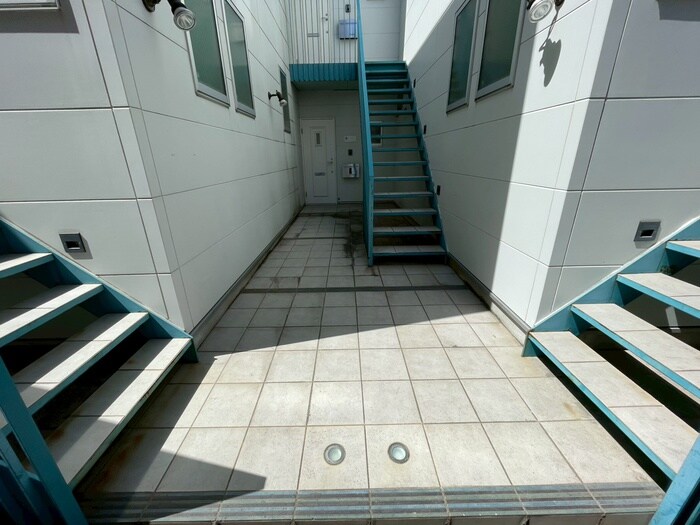 物件外観写真4　(エントランス部分)