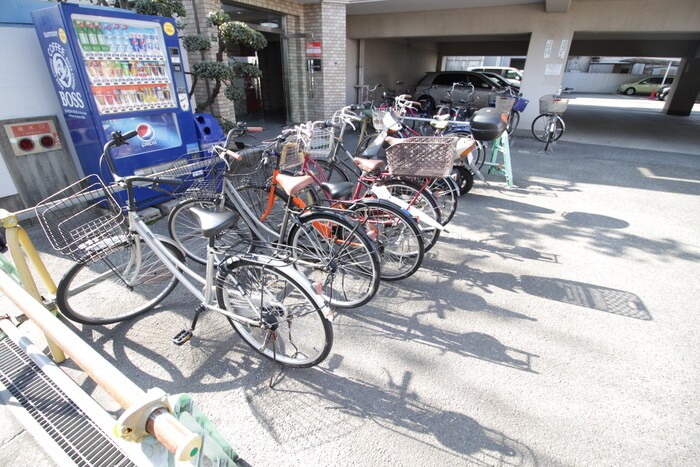 物件外観写真4　(駐車場)