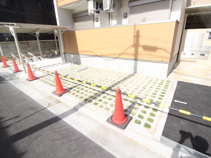 物件外観写真5　(駐車場)